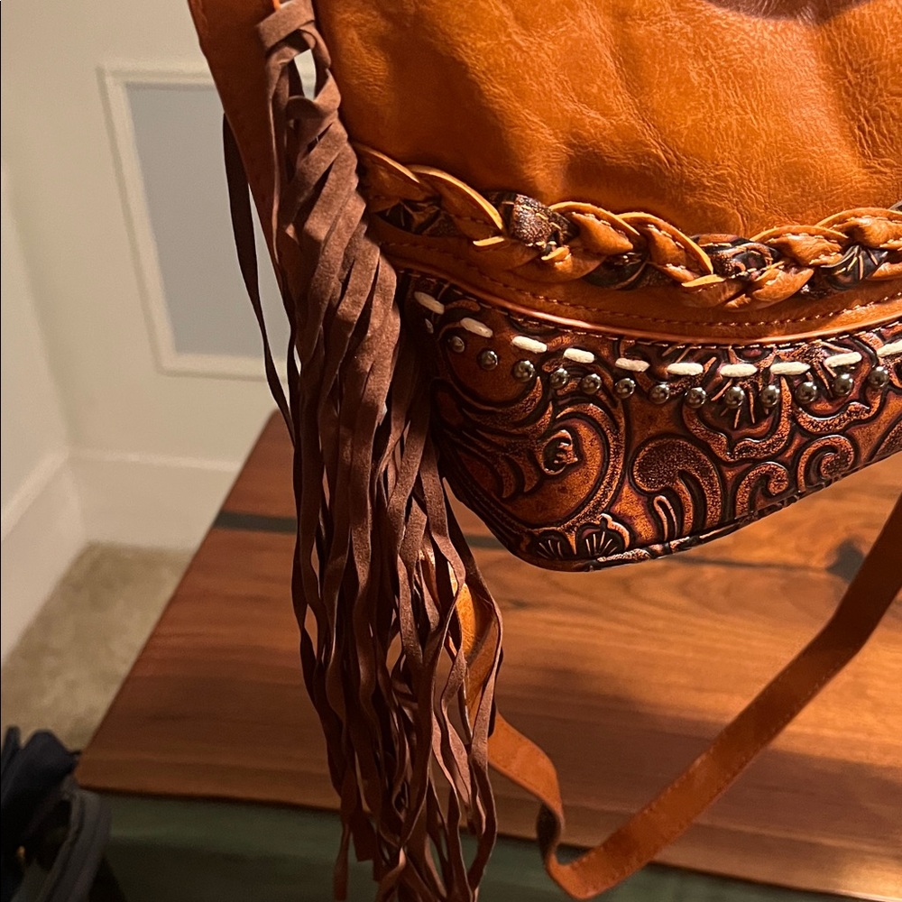 Braided Floral Embossed Tan Crossbody Bag - Picture 4 of 6